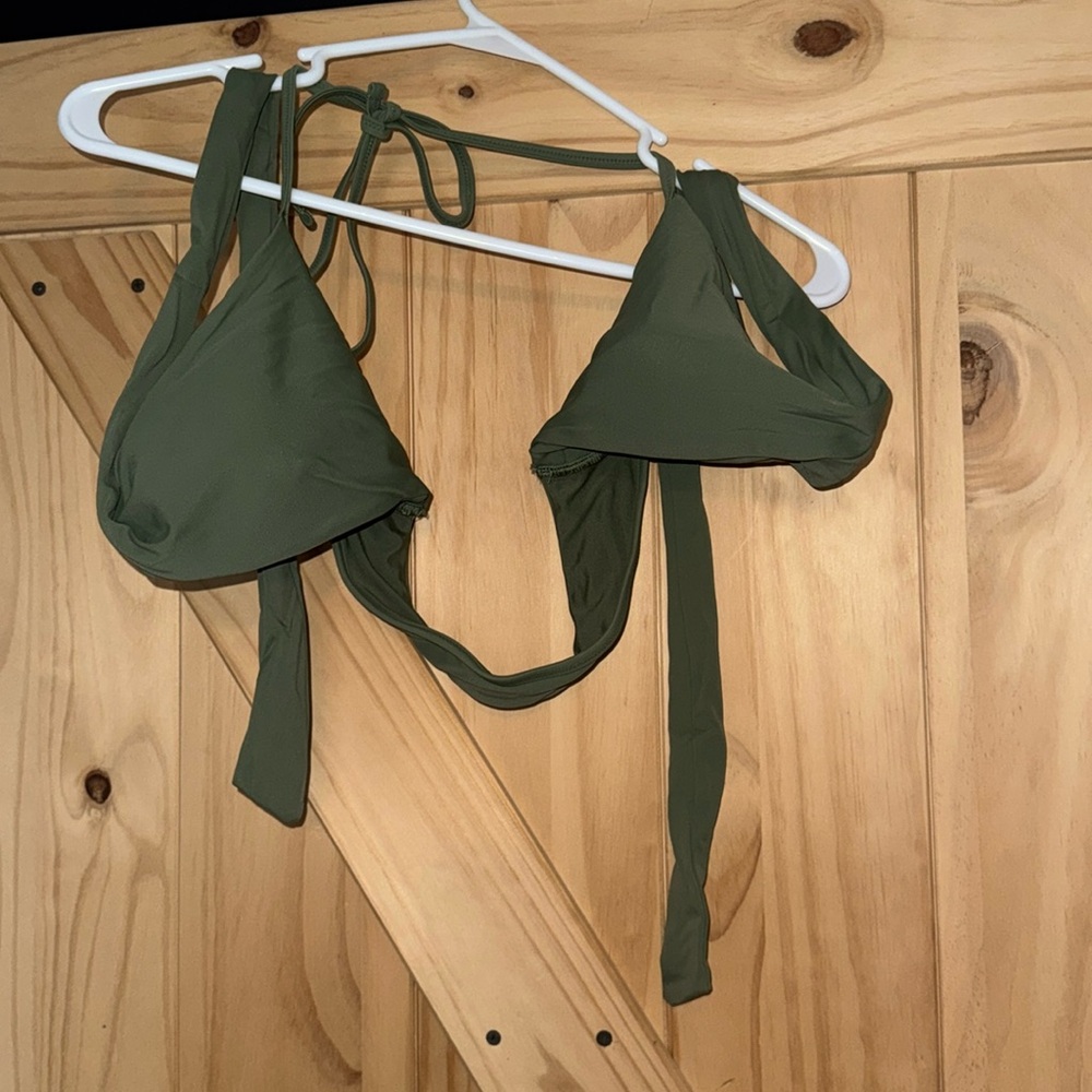 Aerie wrap bikini top. Size Medium and green.